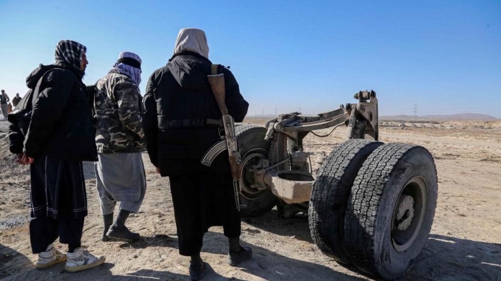 Al menos 44 muertos y 76 heridos en dos accidentes de buses en el este de Afganistán