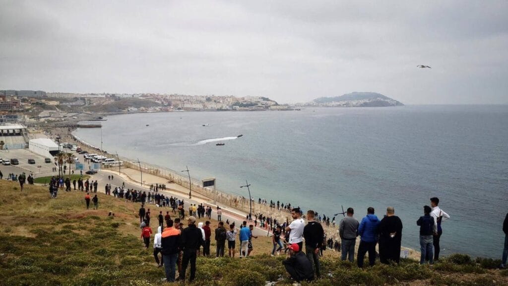 Barco con 80 migrantes buscaba llegar a España y naufragó: hay 70 desaparecidos, ¿qué se sabe?
