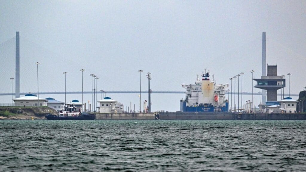 China dice que el Canal 'es una creación de Panamá' y apoya soberanía panameña sobre él