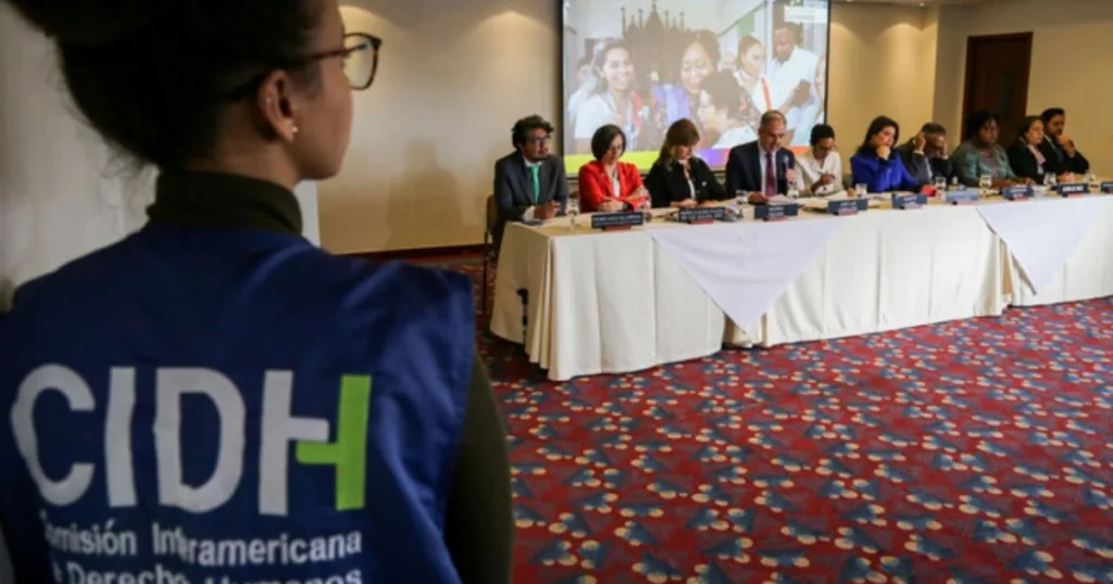 Condenan a Colombia por desaparición de dos exguerrilleros