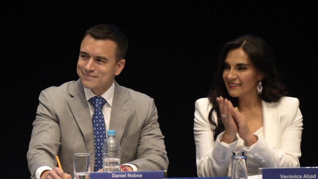 Daniel Noboa envía a Turquía a la vicepresidenta tras fallo que le devolvió el cargo