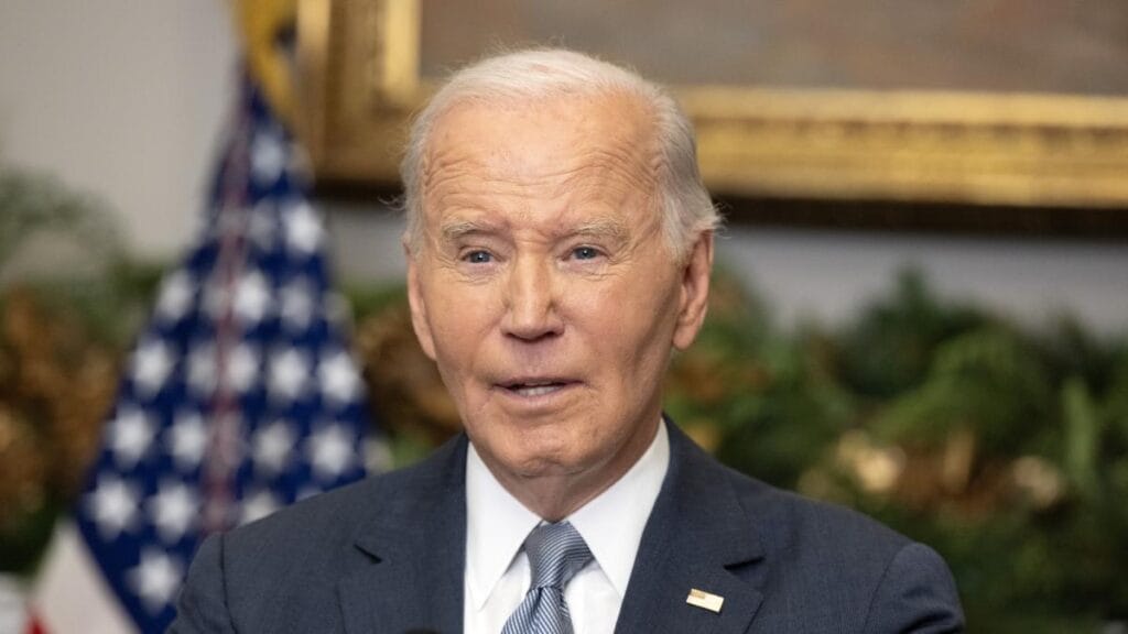 EE. UU. bombardea 75 objetivos del Estado Islámico en Siria tras la caída de Al Asad