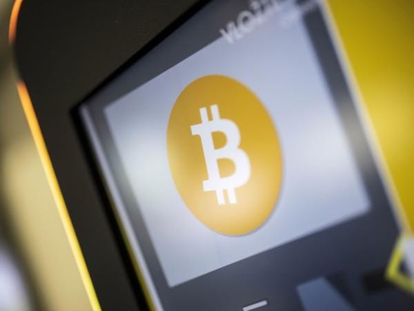 El bitcoin rompe la barrera de los 100.000 dólares tras anuncios legislativos de Trump | Finanzas | Economía