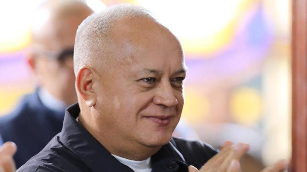 Gobierno venezolano llama 'farsa' a la denuncia de asedio en embajada argentina en Caracas