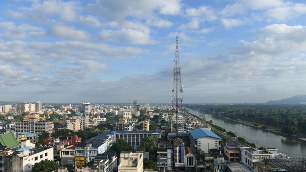 Guerra civil de Myanmar obliga a doctoras, enfermeras, maestras y otras mujeres profesionales a prostituirse