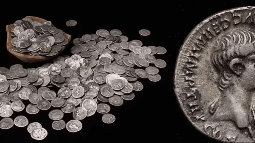 Hallan en Inglaterra ‘uno de los mayores tesoros romanos’, con 2000 años de antigüedad