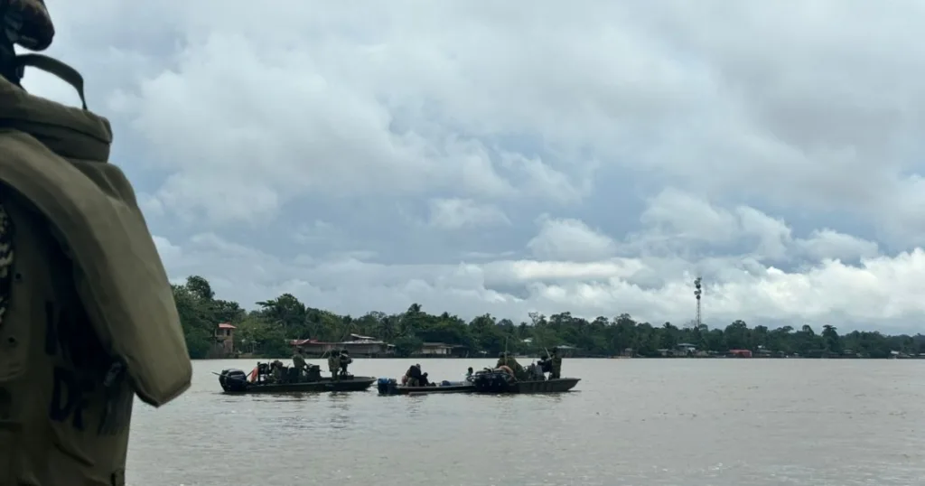 Intensifican búsqueda de embarcación naufragada