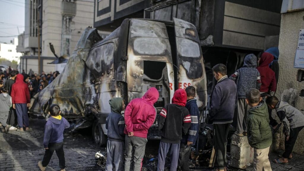 Israel libera a unos 400 detenidos en el Kamal Adwan y emprende ofensiva en Beit Hanoun