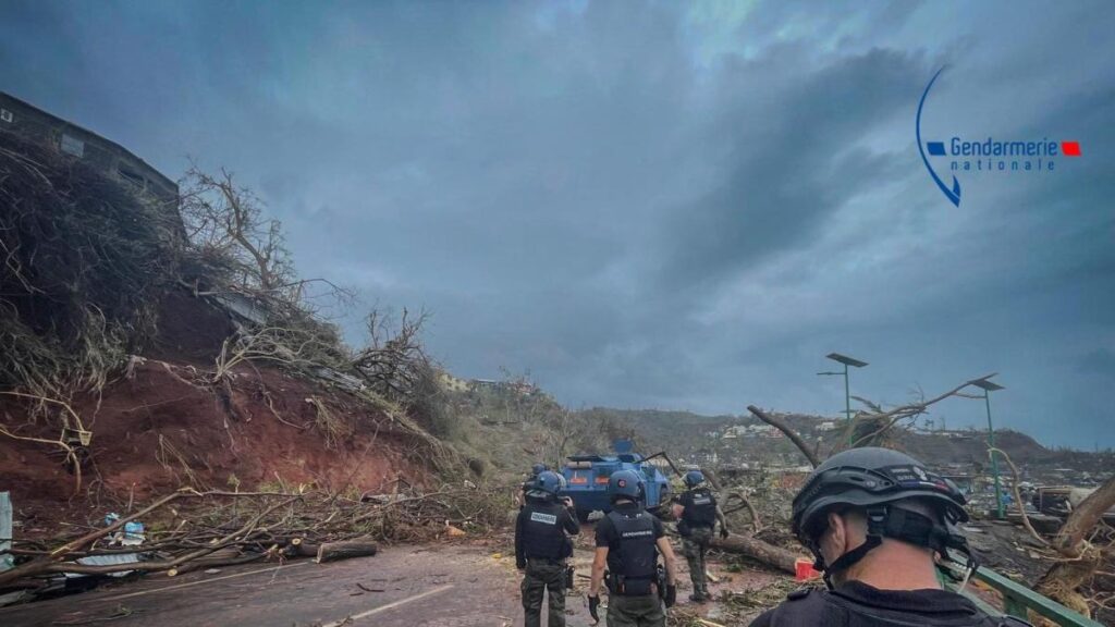 Macron prometió a los habitantes de Mayotte 'reconstruir' el territorio devastado por un ciclón