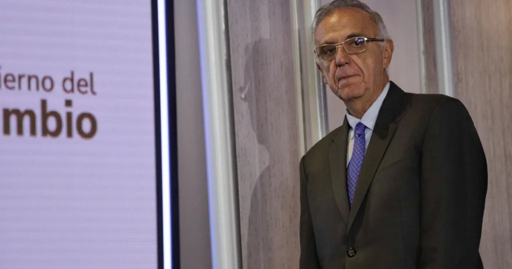 MinDefensa y Miranda chocan por aumento salarial militar