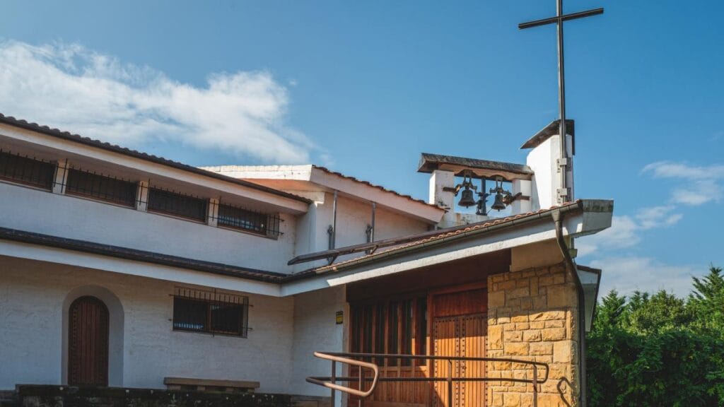 Monjas Clarisas que son las legítimas guardianas de los conventos, excomulgadas, pero siguen firmes