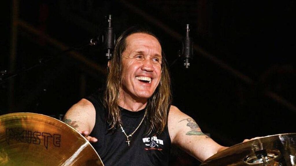 Nicko McBrain, baterista de Iron Maiden, anuncia su retiro de los escenarios