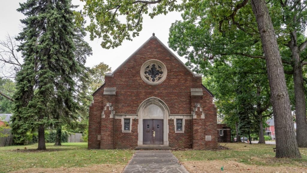 Pareja estadounidense convierte iglesias vacías en viviendas