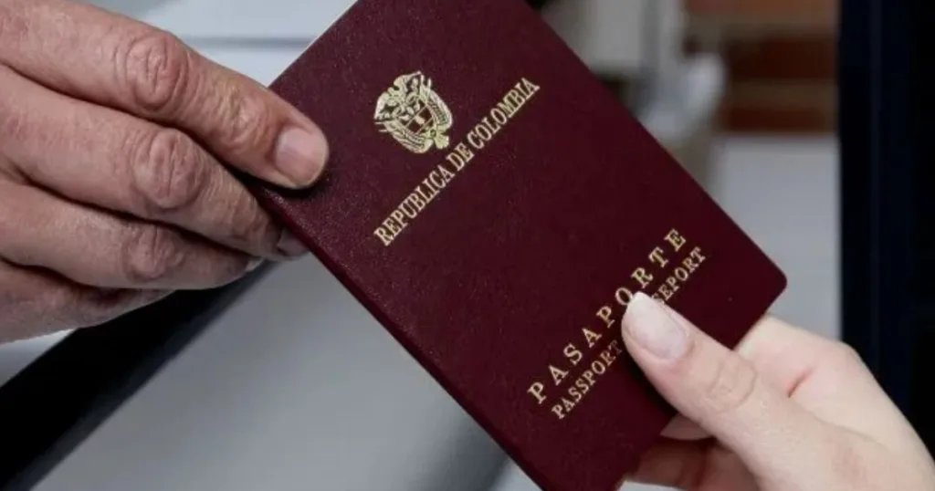 Personas que podrán sacar PASAPORTE GRATIS en Colombia 2025