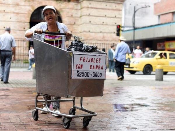 Por qué la pobreza está afectando más a las mujeres y a las personas mayores | Crecimiento | Economía