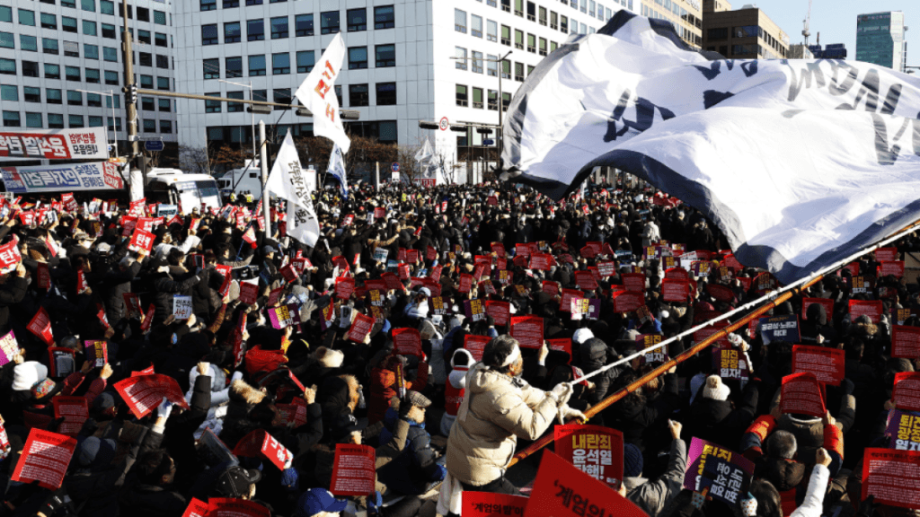 Protestas en Corea del Sur piden destituir al presidente antes de crucial votación