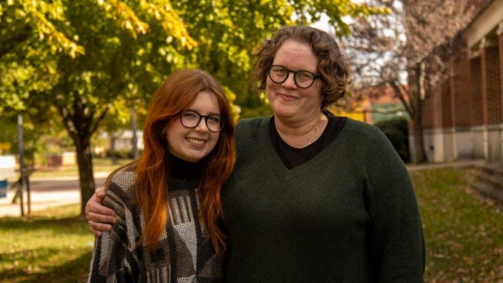 'Volví a la universidad a los 42 y mi hija es mi compañera de clase; fue una gran idea por esto'