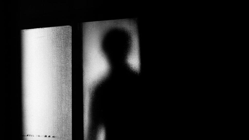 escuchó un ruido fuerte en su puerta por la noche y lo que halló lo dejó sin palabras