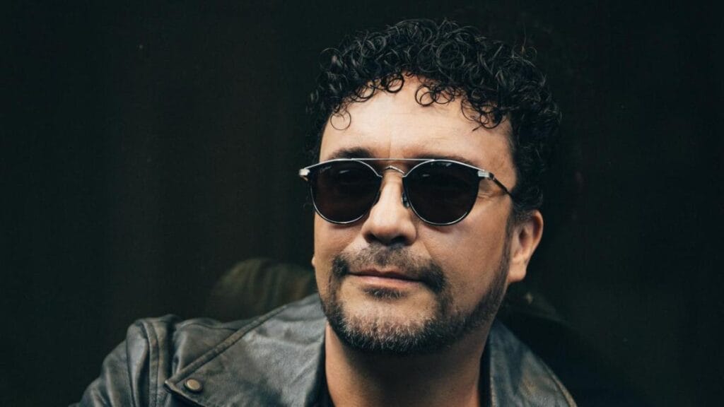 un recorrido por los éxitos de rock, boleros y tropipop