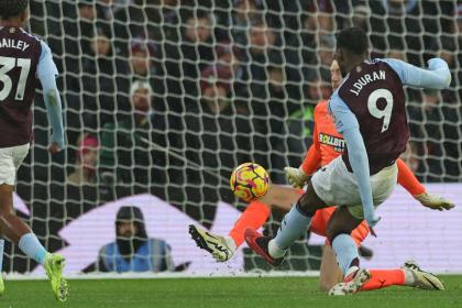 ¡Una maravilla! Golazo de Jhon Jader Durán en Aston Villa ante Leipzig