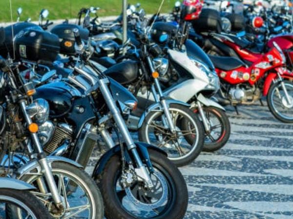 ¿Cuántas motos hay en el país en comparación con los carros? | Crecimiento | Economía