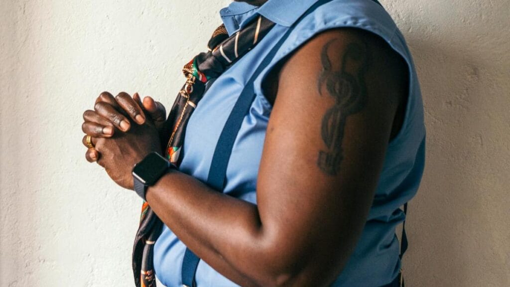 A pesar de ataques, iglesia LGBTQ secreta en África sigue resistiendo