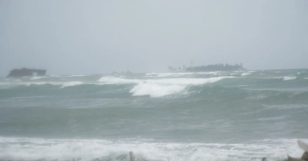Alerta amarilla en San Andrés por mar de leva y lluvias