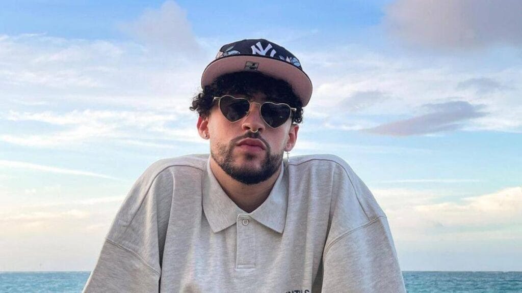 Bad Bunny entrega piezas musicales, deportivas y de arte para que niños logren sus sueños