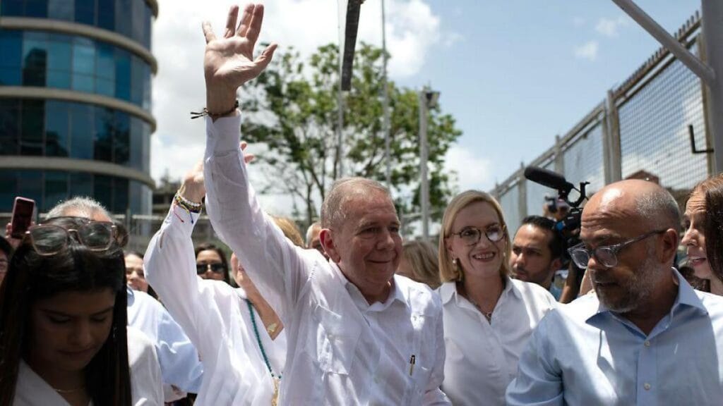Edmundo González inicia su gira por América Latina para buscar respaldos antes de la posesión presidencial