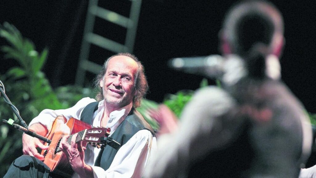 Fundación Cultural Latin Grammy abre una beca en honor al guitarrista Paco de Lucía