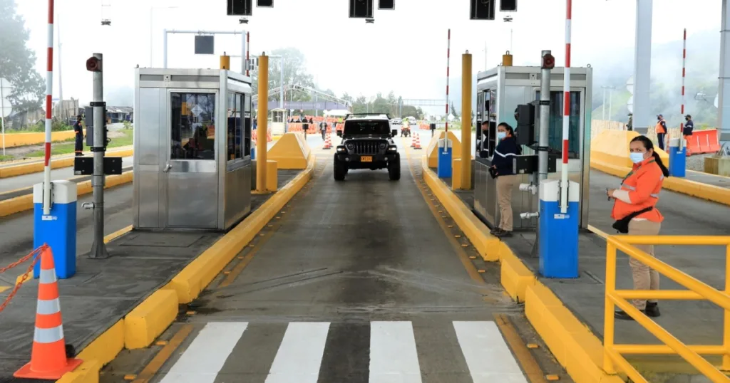 Gobierno buscará solución del alza de tarifas de peajes