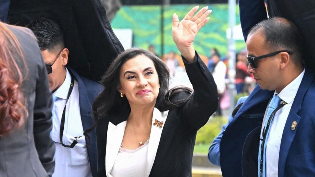La vicepresidenta Verónica Abad dice que este domingo asumirá la Presidencia de Ecuador
