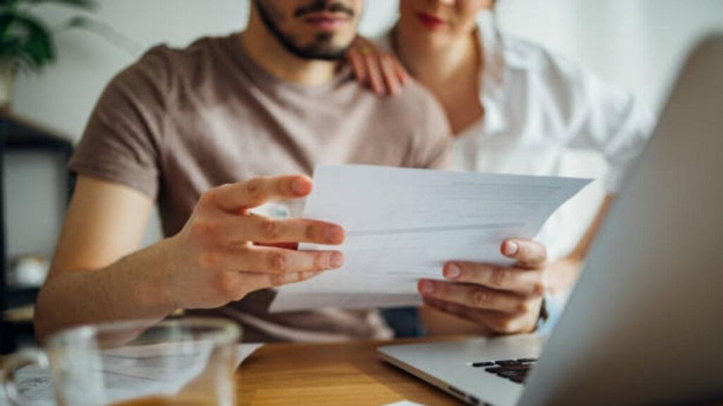 Las 4 facturas que aumentarán para la clase media de EE. UU. en 2025, según expertos