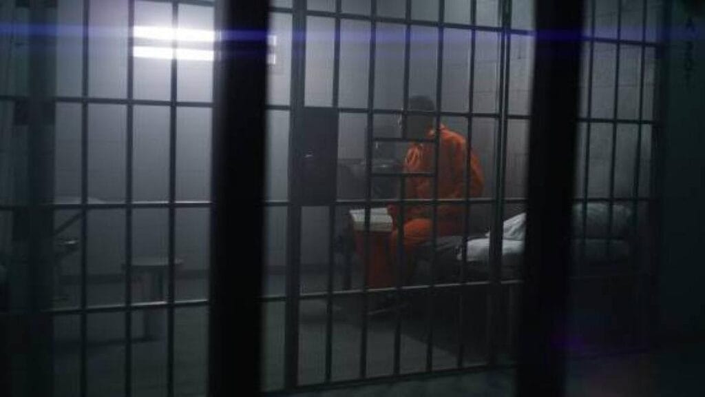 Policía borracho abrió las celdas de una prisión y permitió la fuga de 13 detenidos