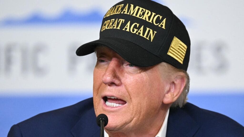 Trump firma decreto para quitar la financiación gubernamental en los procedimientos de transición de género en menores