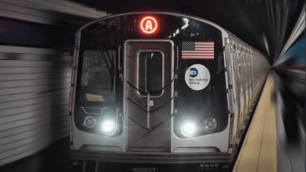 Un hombre se encuentra en estado crítico tras ser empujado contra tren en marcha en metro de Nueva York