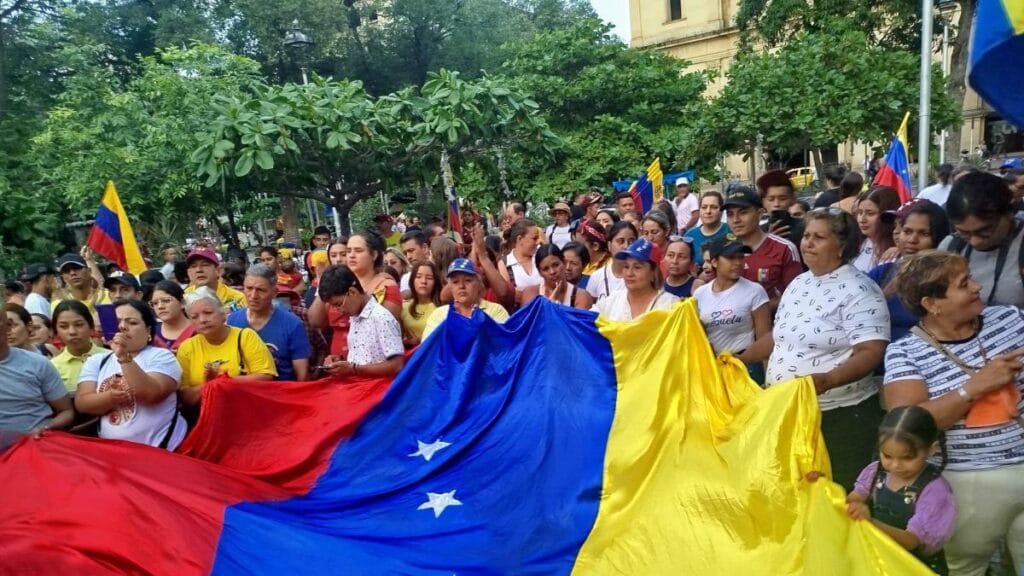 Venezuela anuncia el cierre de frontera con Colombia en el estado de Táchira por 'conspiración internacional'