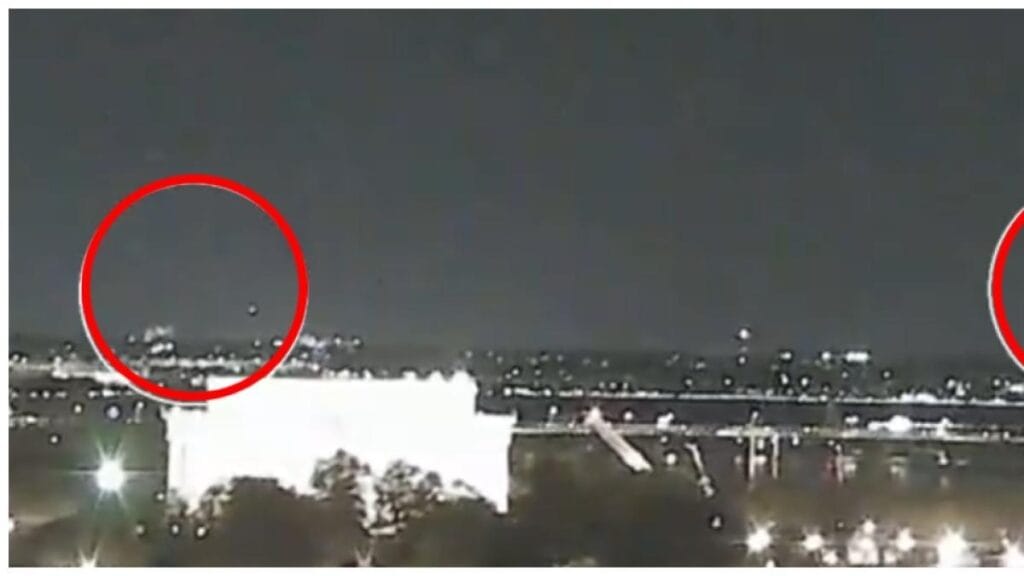 el vuelo transportaba 60 pasajeros y 4 tripulantes