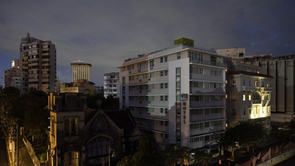 se restablece casi todo el servicio eléctrico tras apagón masivo en Año Nuevo