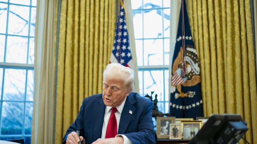 Canadá recibe notificación de que aranceles de Trump del 25 % entrarán en vigor el martes