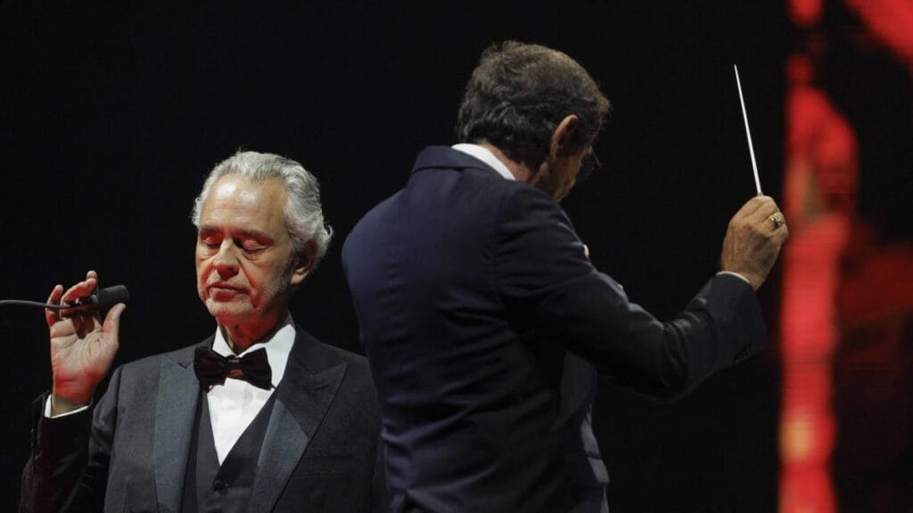 Entrevista con Andrea Bocelli sobre su carrera y su concierto en Colombia en 2025