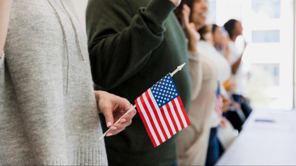 Estos migrantes pueden tramitar la ciudadanía estadounidense gratis en 2025