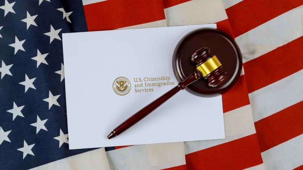 3 claves para entender el fin del parole humanitario para venezolanos y cubanos en Estados Unidos