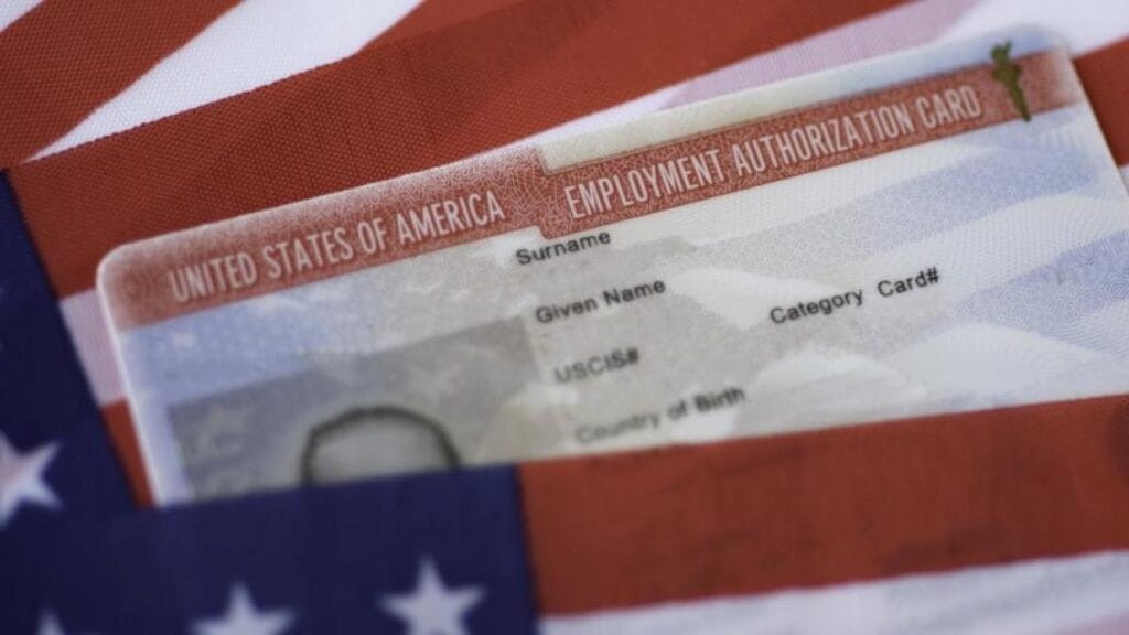 Cuánto debe esperar para recibir el permiso de trabajo como migrante en Estados Unidos, según Uscis