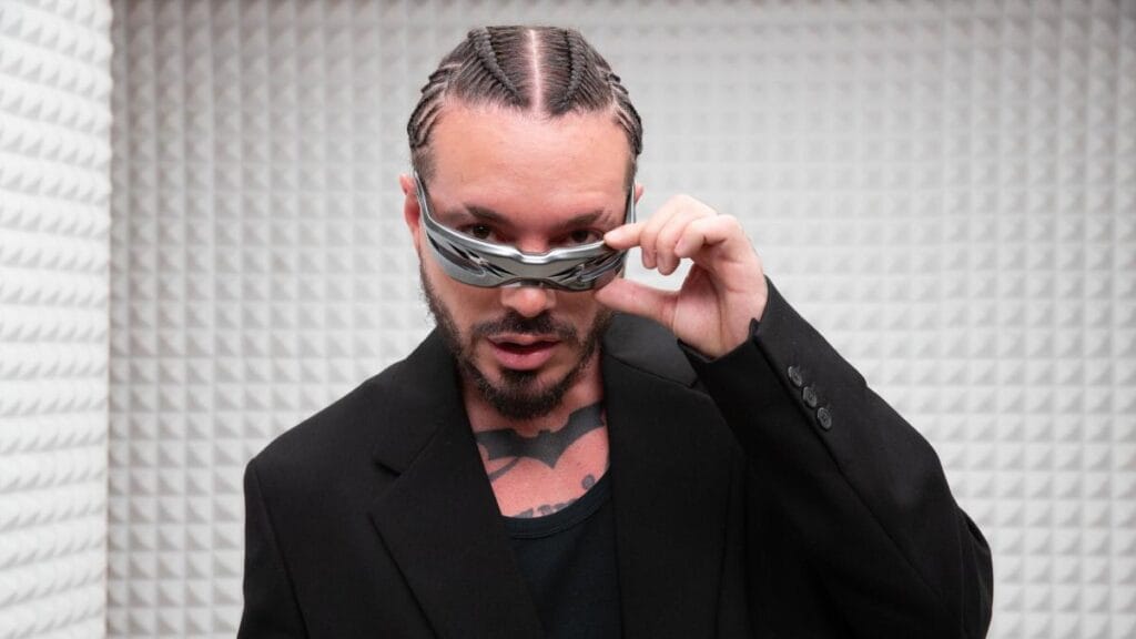 J Balvin causa furor en redes al llevar a su hijo Río a su primer concierto en vivo