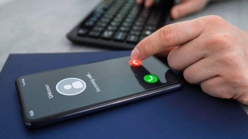 La frase que debería decir para proteger sus datos personales al contestar una llamada