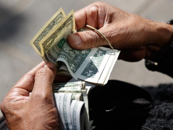 Los efectos de la caída del dólar en las economía dolarizadas | Finanzas | Economía