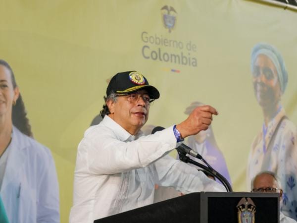 Presidente Petro se despacha contra dispensadores de medicamentos: 'Son unos cochinos asesinos' | Gobierno | Economía