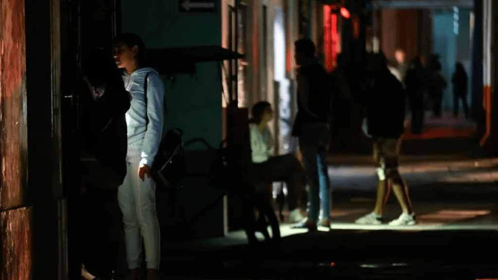 la mitad de la isla permanece sin corriente, se cancelan las clases