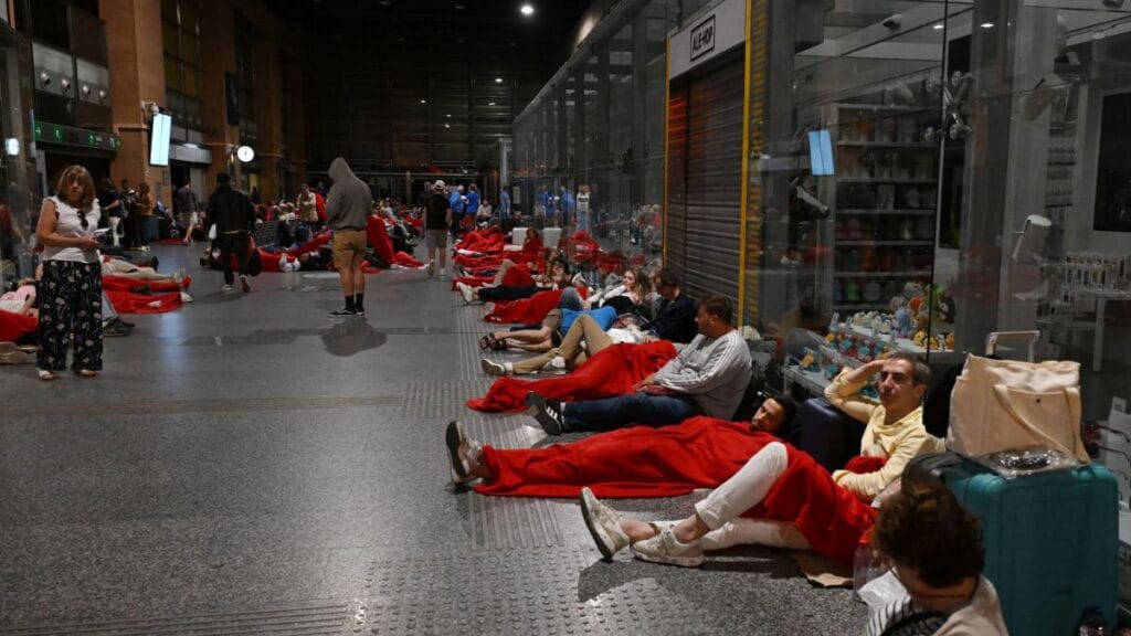 Apagón en España y Portugal se debe a fuerte oscilación del flujo de potencia, ¿por qué es histórico?